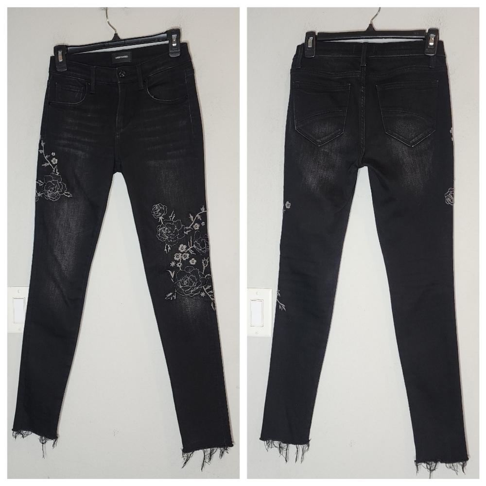 Driftwood Embroiderd Jackie black jeans. Women's size 24.
